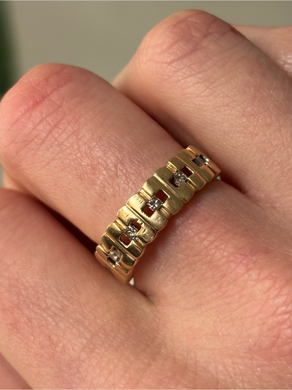 14K Yellow Gold & Diamond ribbed ring